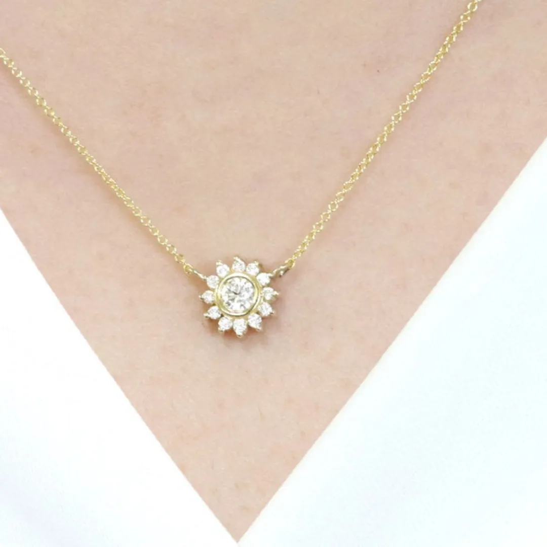 /public/photos/live/Round Cut Mini Halo Sunflower Moissanite Pendant 977 (5).webp